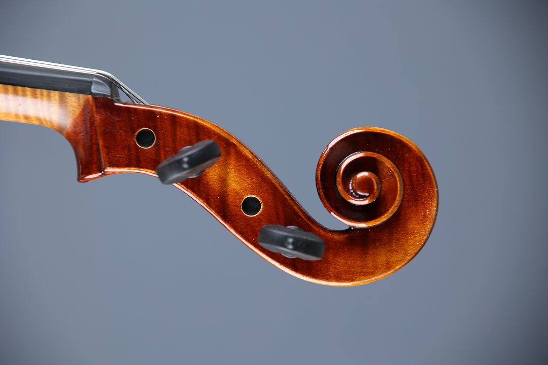Leonhardt Rainer W. - Mittenwald Anno 2025 - 40,7 cm - Die Hasel Anne - B-131